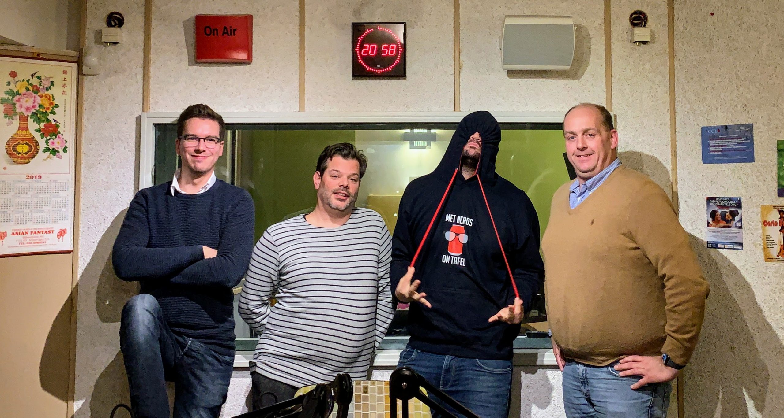 S06E03 - Vier dagen werken, telefoonverslaafde keukennerds en heel veel vragen - met Frederik Zevenbergen